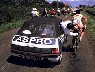 Cosa sarà successo a questo ciclista ?